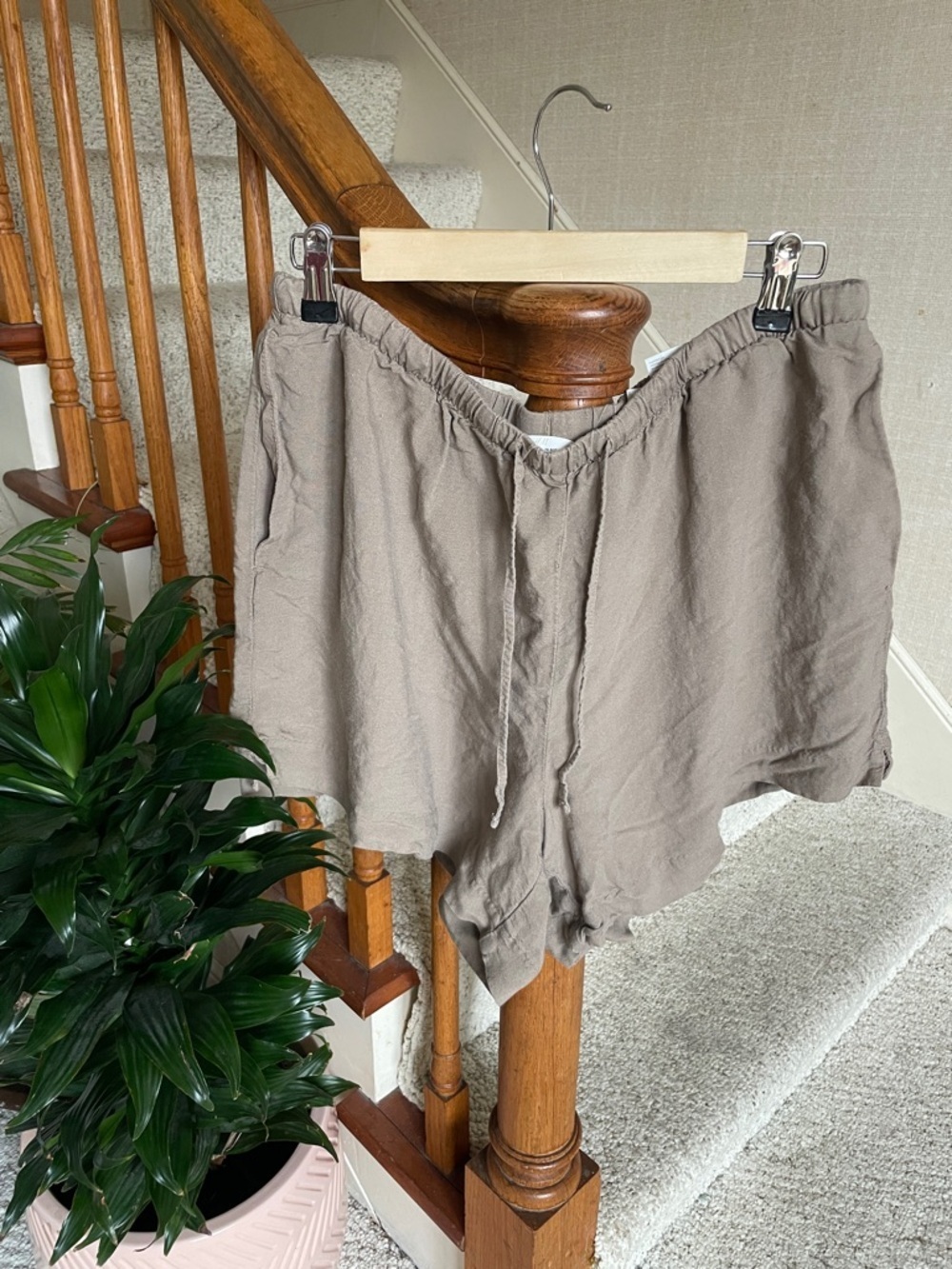 H&M Women's Linen Blend Drawstring Relaxed Shorts - Taupe
